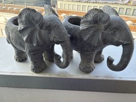 Zwei Elefanten Übertöpfe aus Kunststein dunkelgrau