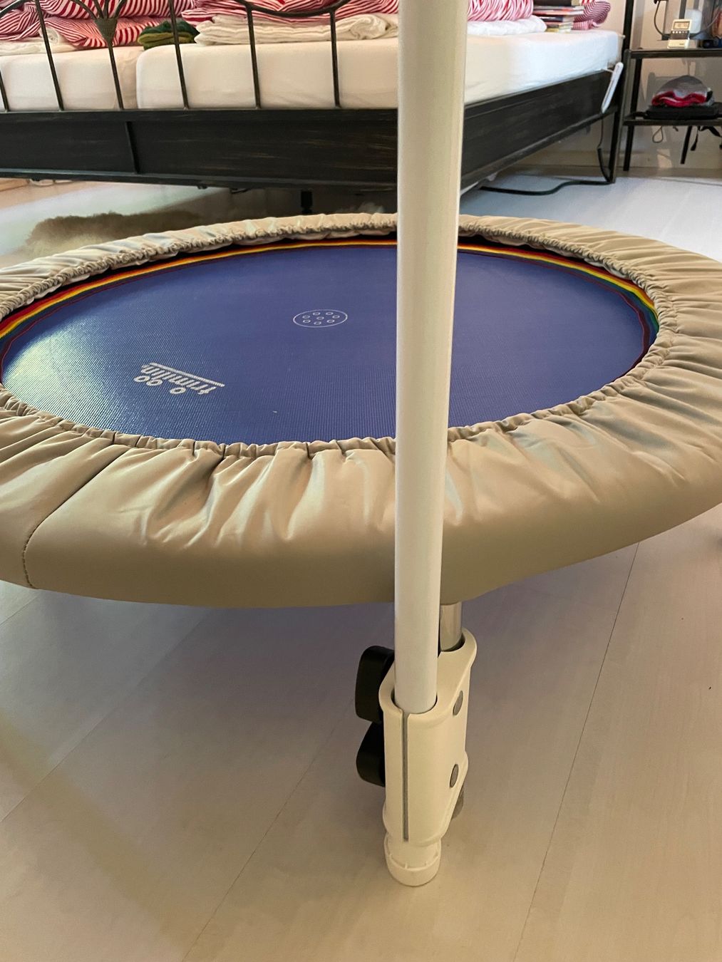 Trampolini: Trampolin ,TRIMILIN blau ,mit stange – Usato da Pfeffingen venduto da Purzzeli 1