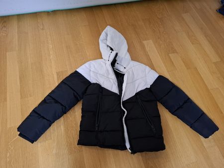 C&A Daunenjacke Gr. 140 Winterjacke Jungen schwarz weiss