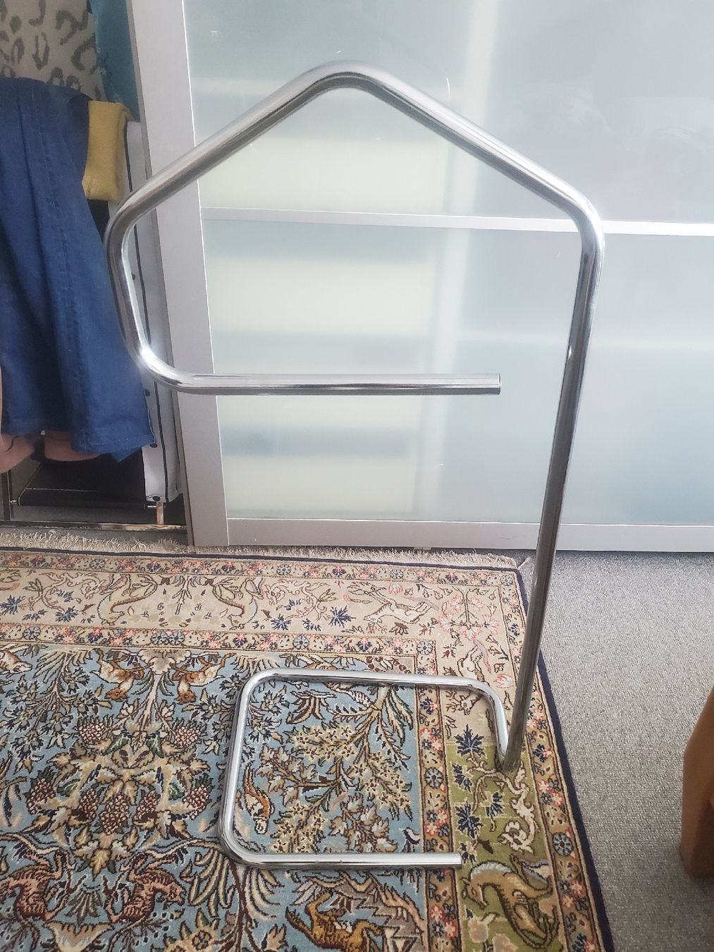 Ikea Porte manteau: Ikea GRUND, stummer Diener, Kleiderständer – D'occasion à Frauenfeld par BeneFull 1