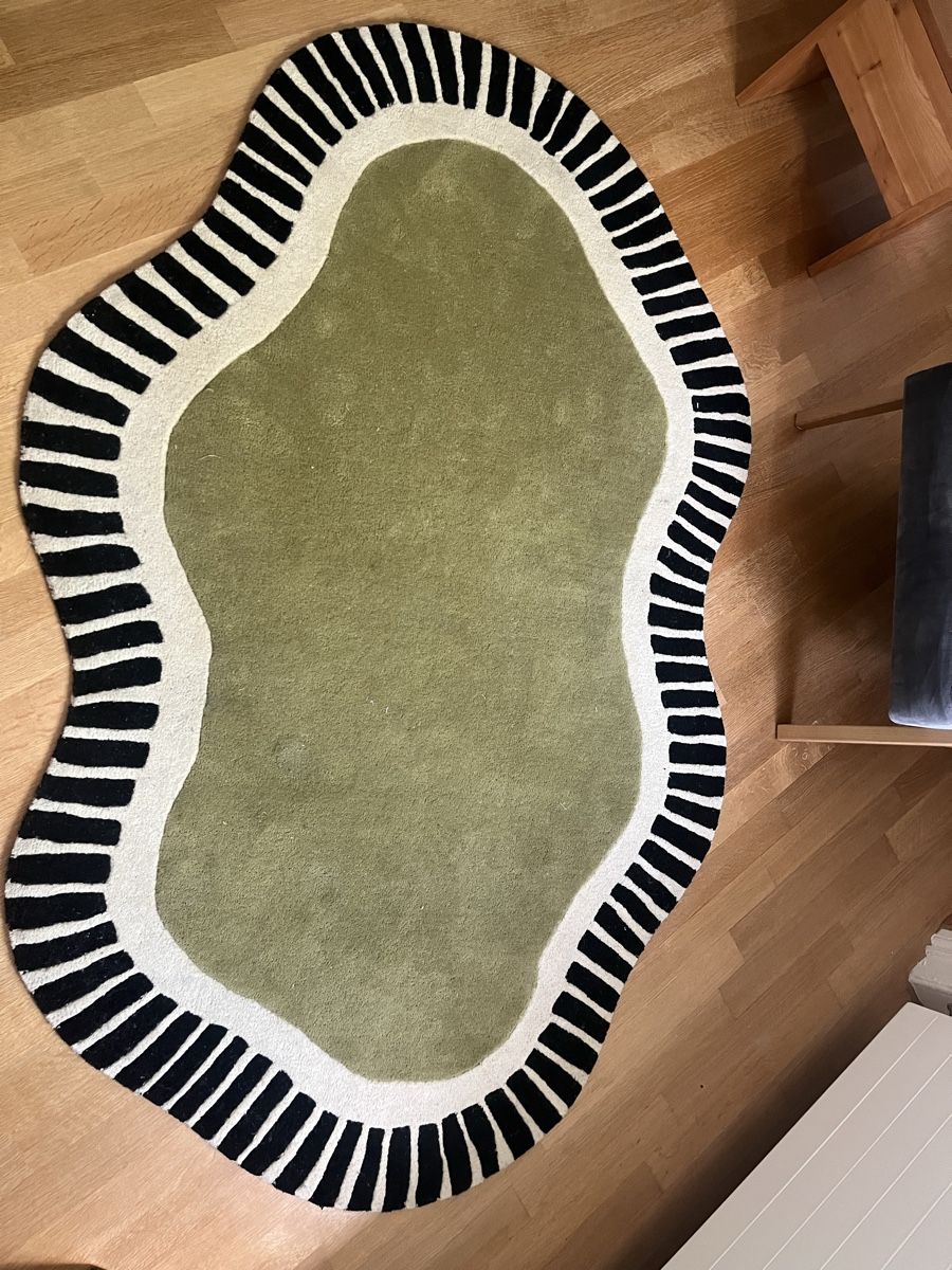 Tappeti: Teppich freiform handgetuftet etsy – Nuovo (secondo la descrizione) da Zürich venduto da Kasmer 1