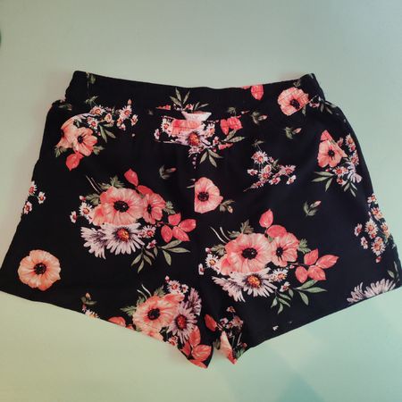 Shorts pantaloncini kurze Hosen ONLY tg 42 Zalando fiori 