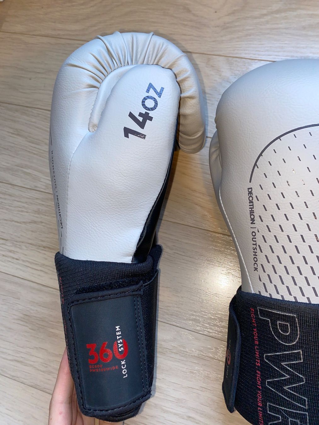 Decathlon Gants & mitaines : Gants de boxe Decathlon 14oz – Neuf (Voir description) à Givrins par mar_d7df 1