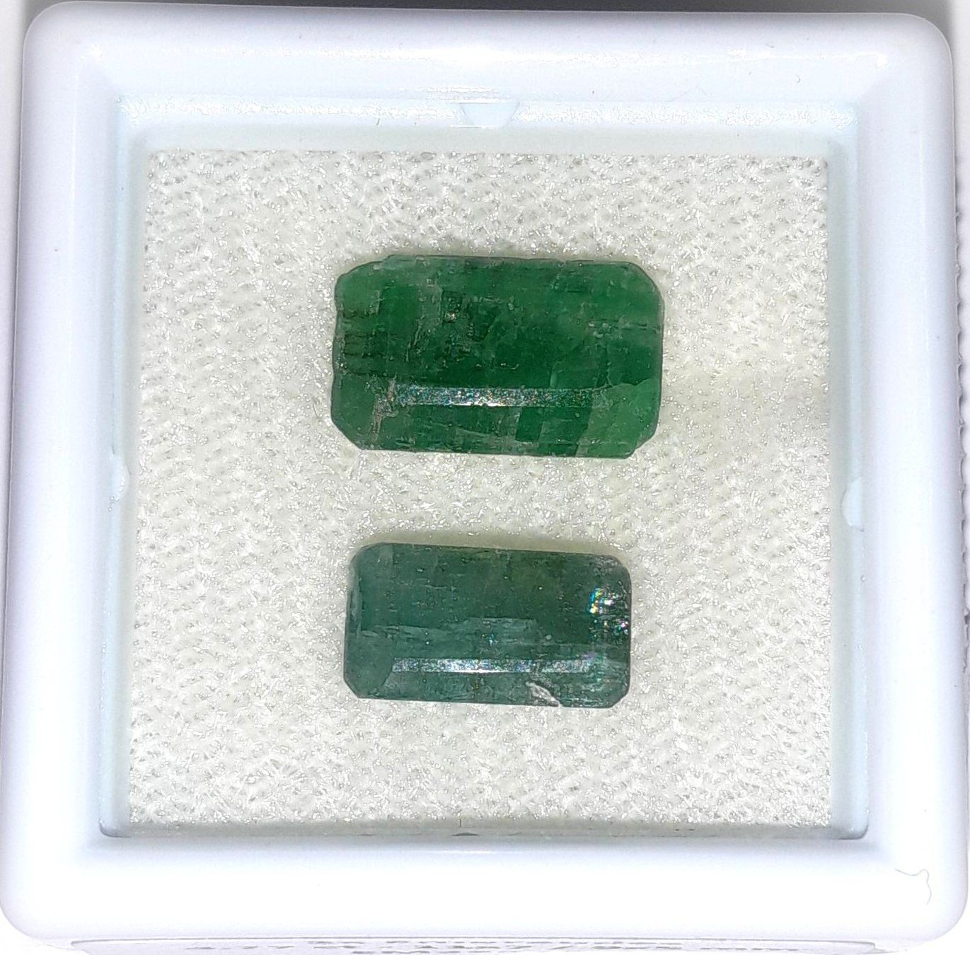 Pietre preziose: 2x émeraudes 4.77 ct - Valeur 290.- Fr – Nuovo (secondo la descrizione) da Grimisuat venduto da Valgem