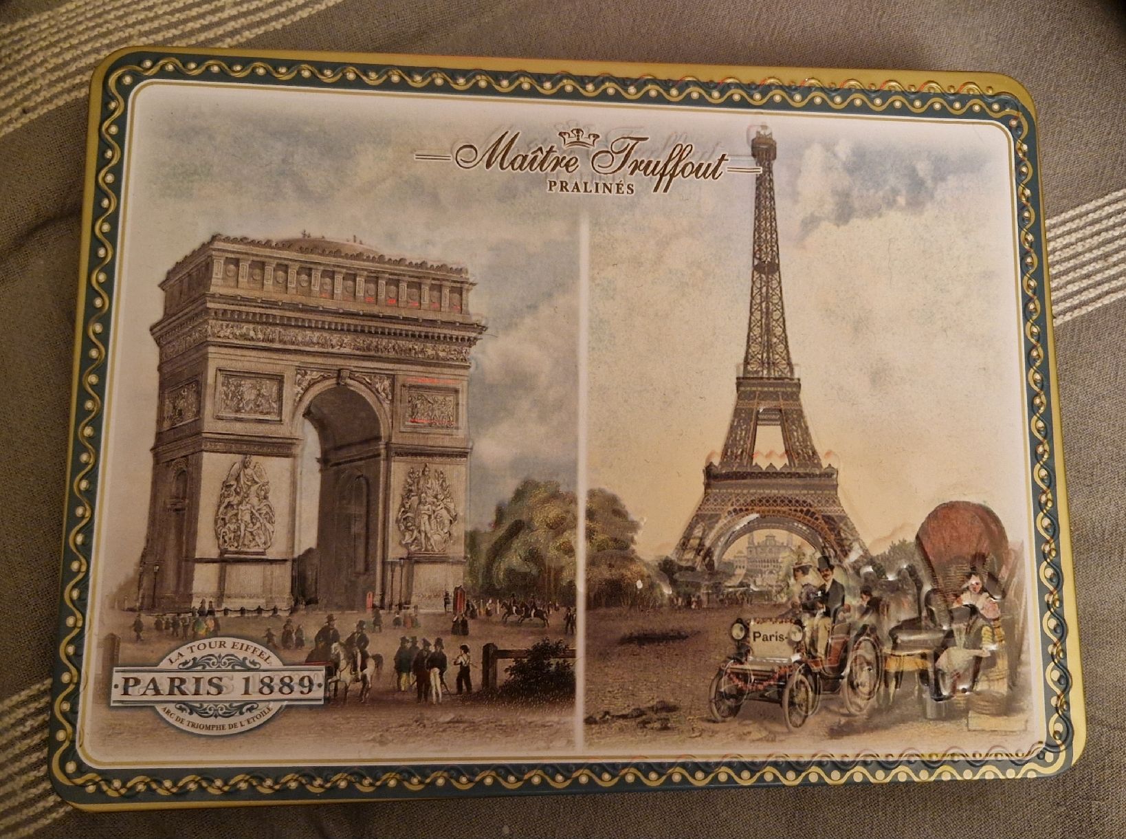 Altre Stoviglie: Praliné-Blechdose mit Paris-Motiven – Usato da Oberengstringen venduto da Asteroid56