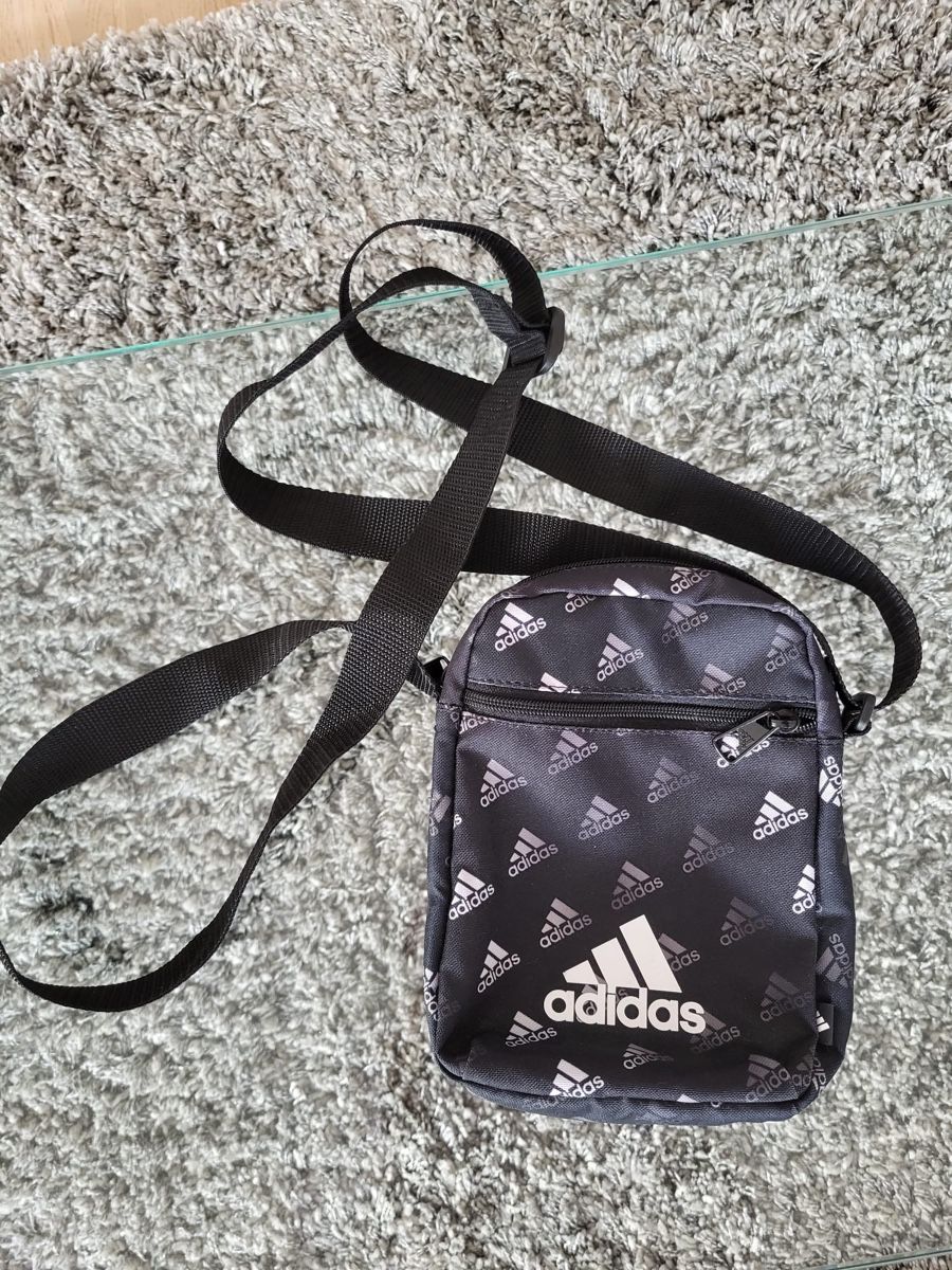 Adidas Borse: Schwarze Adidas Umhängetasche – Usato da Dietikon venduto da itsVic