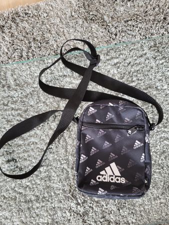 Schwarze Adidas Umhängetasche
