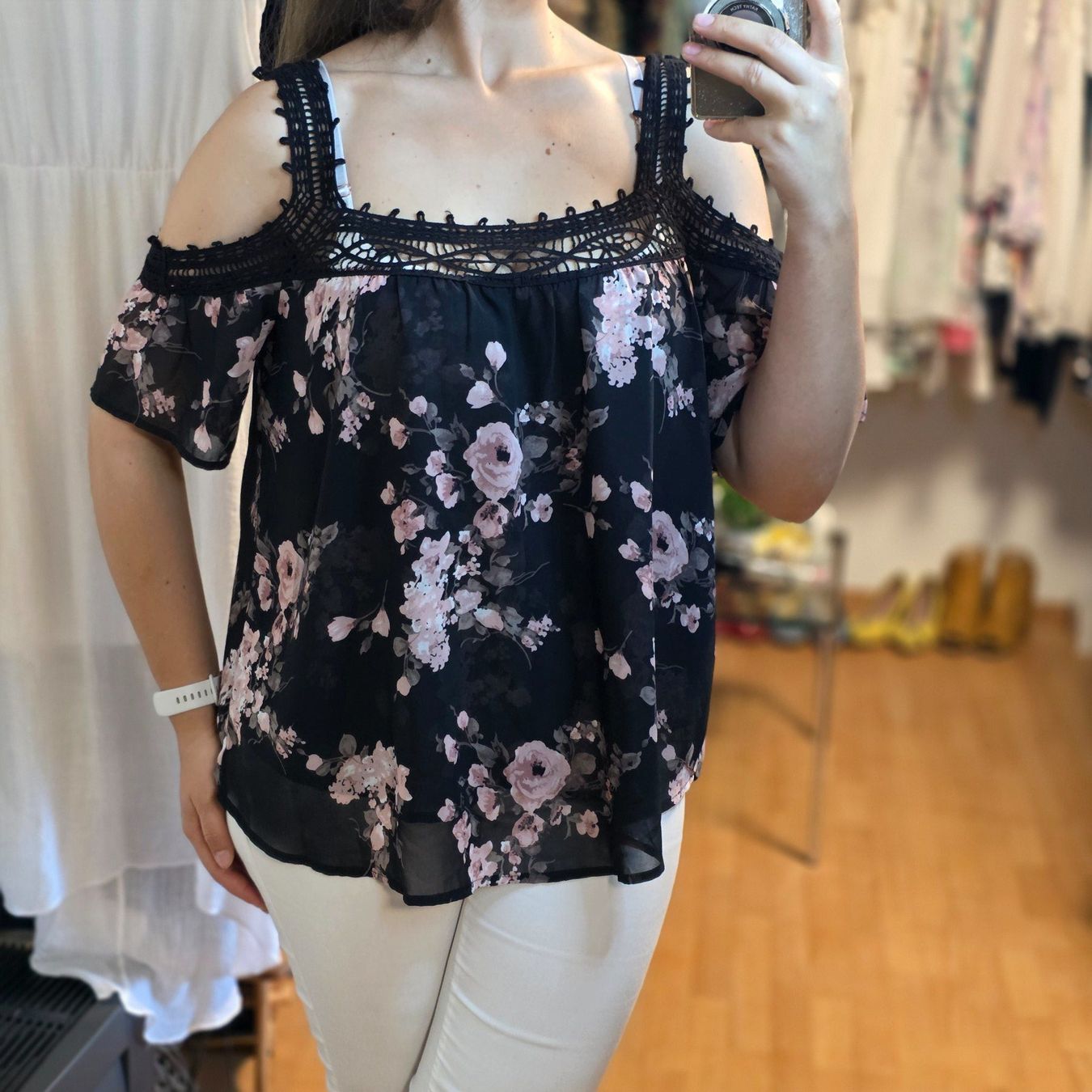 Blusen: Romantische Bluse L Blumen off shoulder – Gebraucht aus Wald ZH von CapLux
