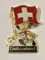 Pin WM USA 1994 - Maskottchen Striker - Schweizer Fahne