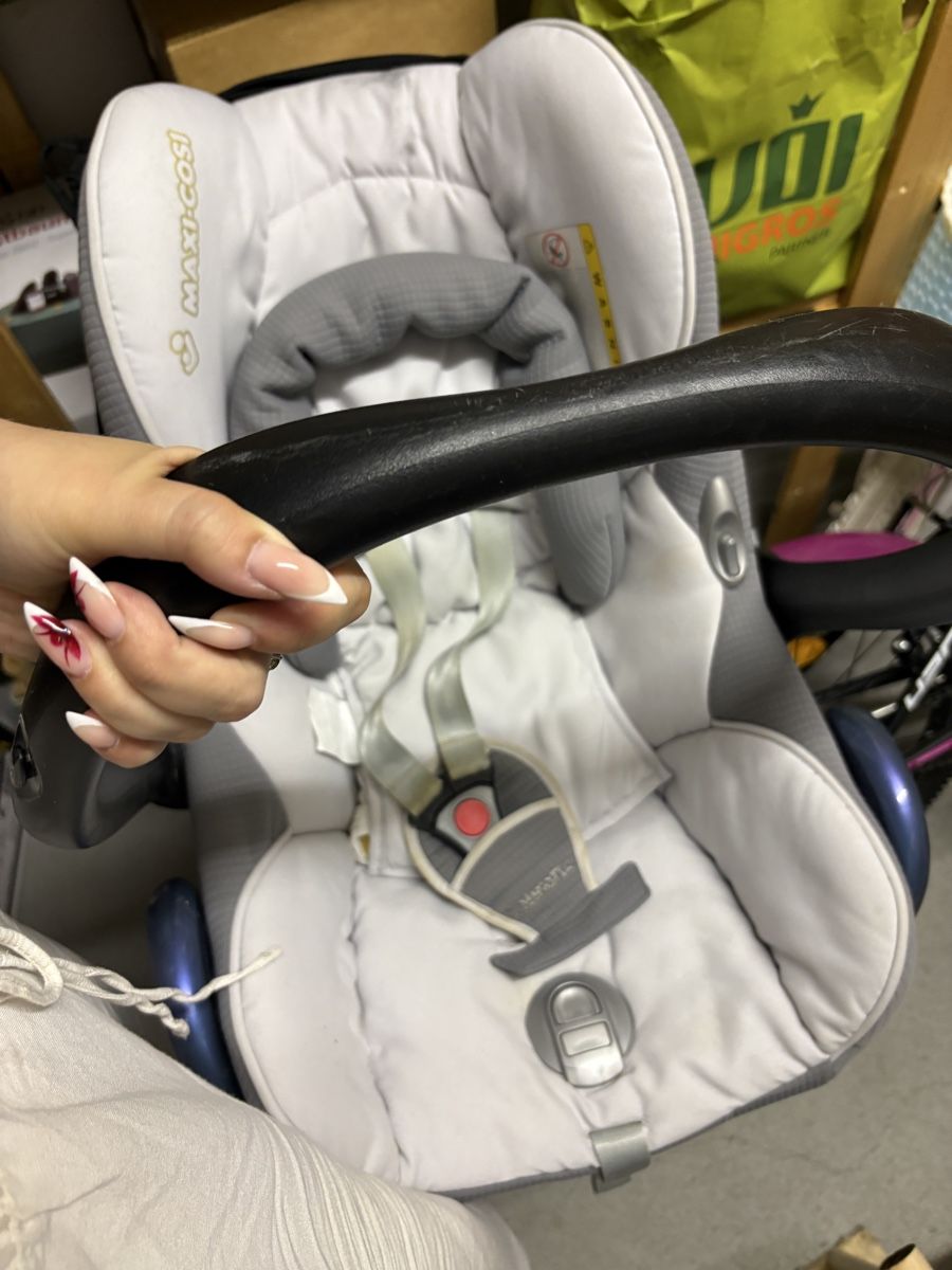 Maxi-Cosi Auto-Kindersitze: Maxi-Cosi mit Easy Base – Gebraucht aus Steffisburg von elsa.catalina 2