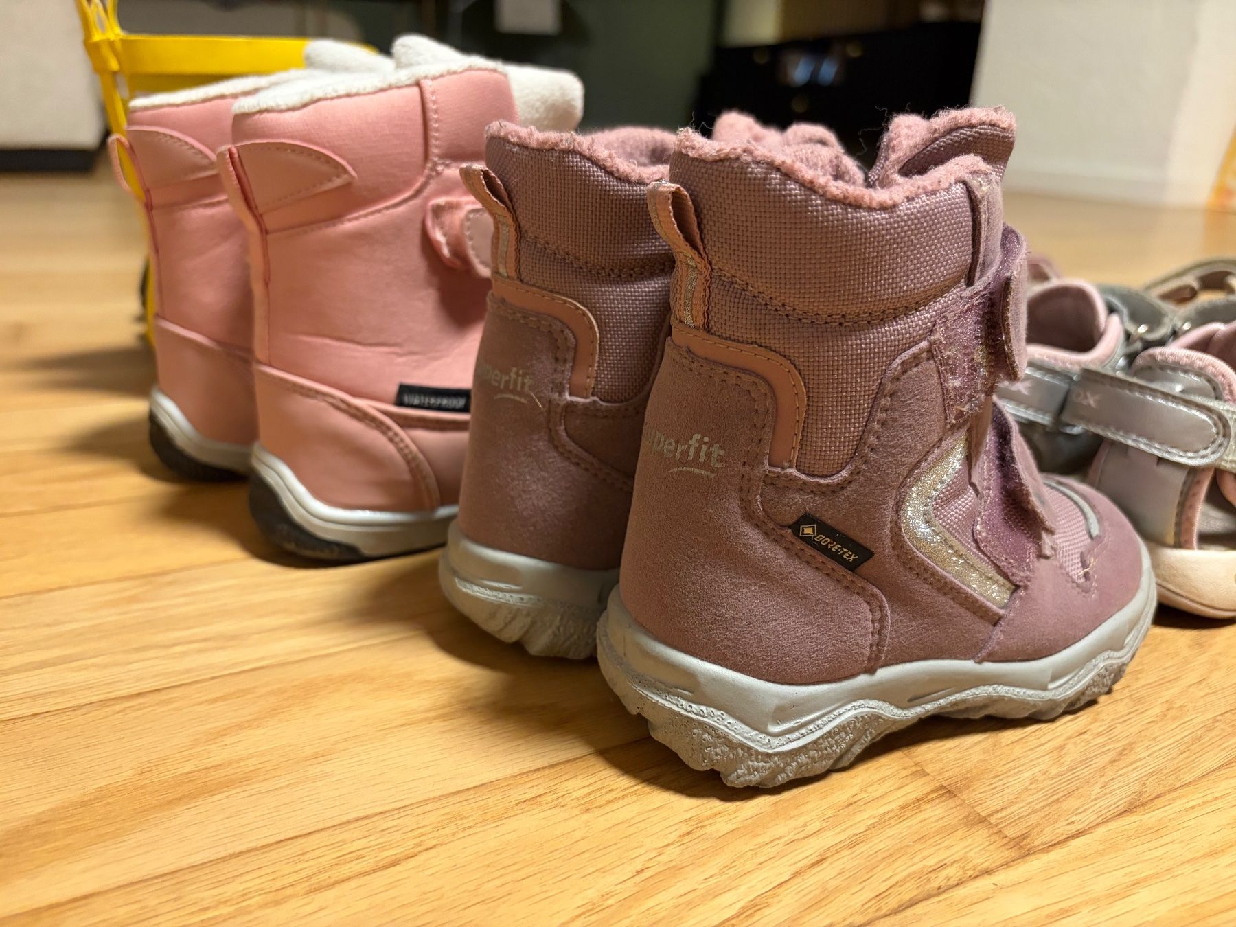 Schuhe für Mädchen: Schuh Packet  24-26 – Gebraucht aus Flums von hochfinsler92 1