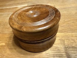 Holzbox Nadelkissen sehr schön gearbeitet.