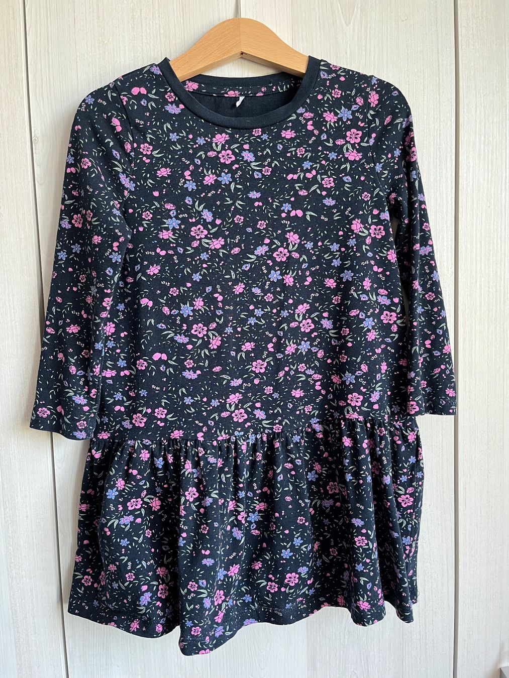 Vestiti & Gonne: Kleid Gr 104 blau mit Blumen Muster – Usato da Sisseln AG venduto da SaDy211