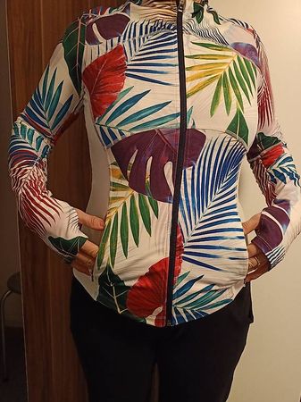 Neuwertige Sport Jacke Desigual passt Gr S/M