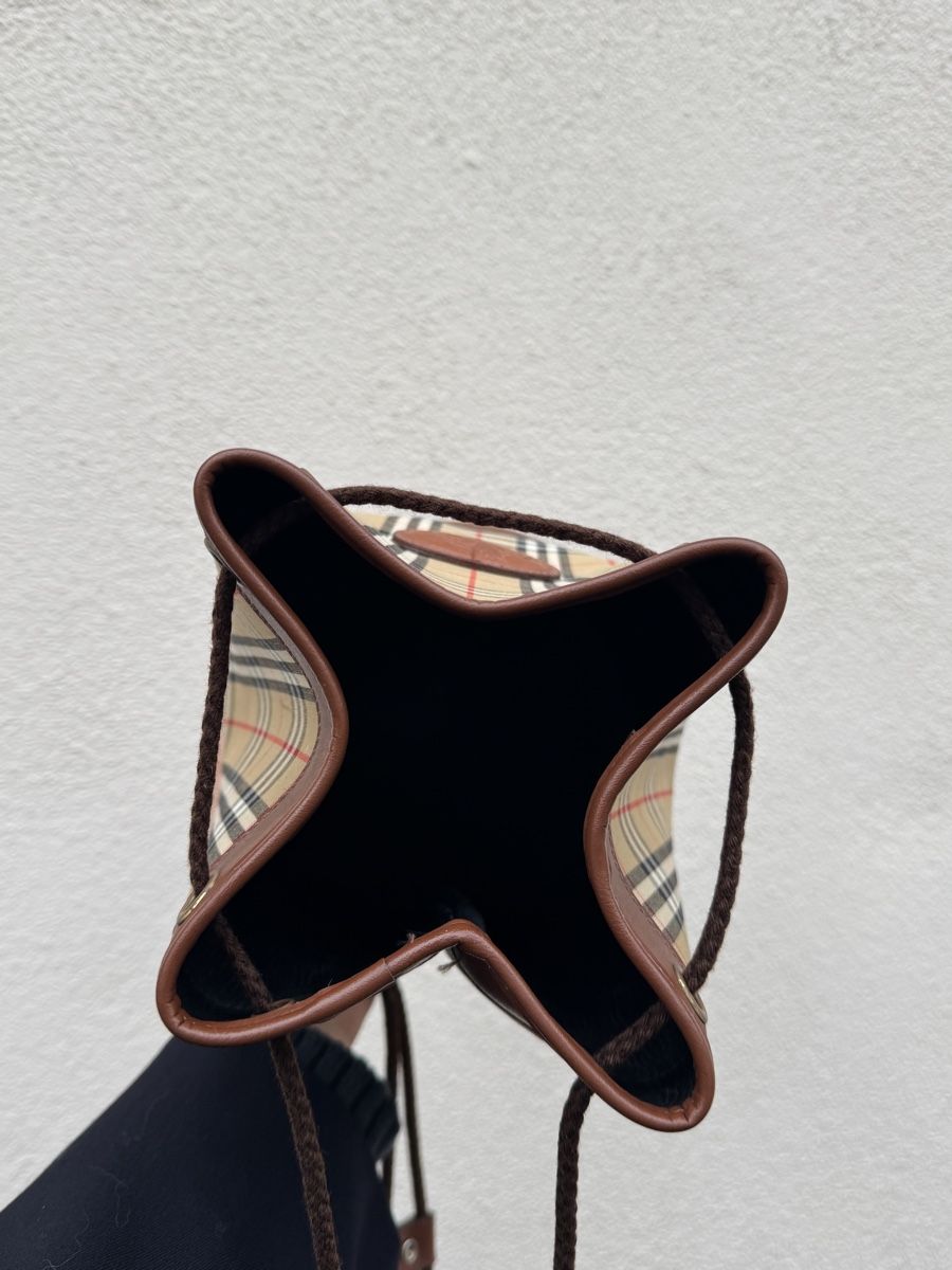 Burberry Sacs femmes: Vintage Burberry Bucket Bag – Neuf (Voir description) à Luzern par muh_22qq 5