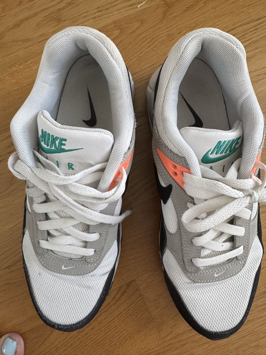 Nike Damenschuhe: Nike sneaker Gr 40 – Gebraucht aus Bürglen TG von Ninelle01 1