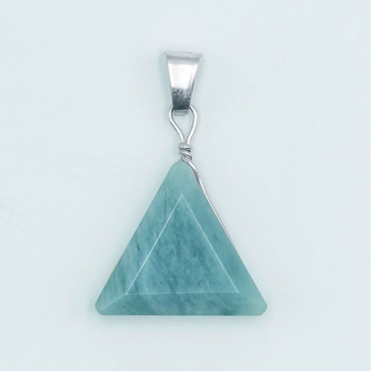 Ciondoli: Dreieckige Anhänger aus Jade – Nuovo e nell'imballaggio originale da Ruggell venduto da JadeShop