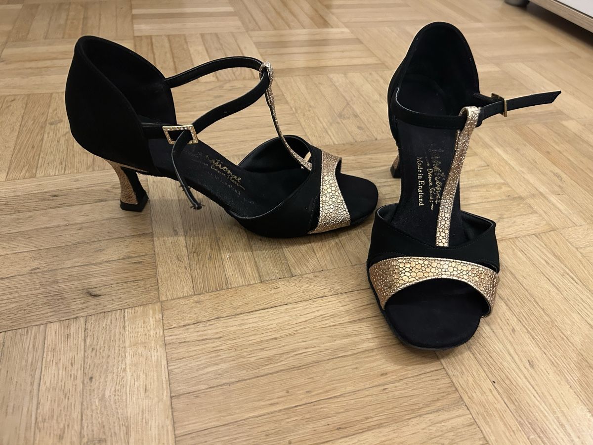 Chaussures femmes: Damen Tanzschuh – D'occasion à Laupen ZH par JasRahBee