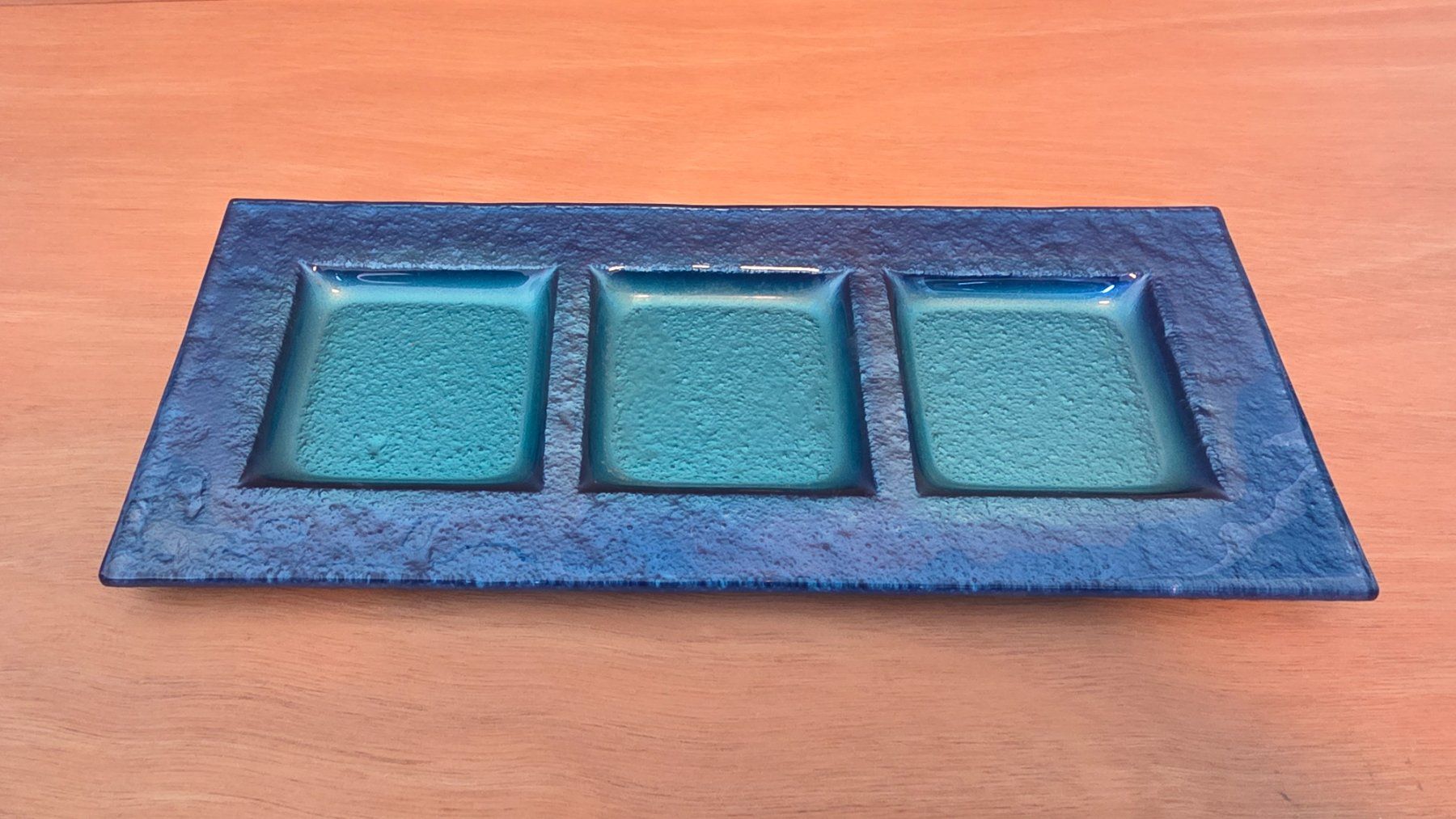 Piatti di portata: Blaue Glas Servierplatte / Apéroplatte mit 3 Fächern – Usato da Malters venduto da mat_6102