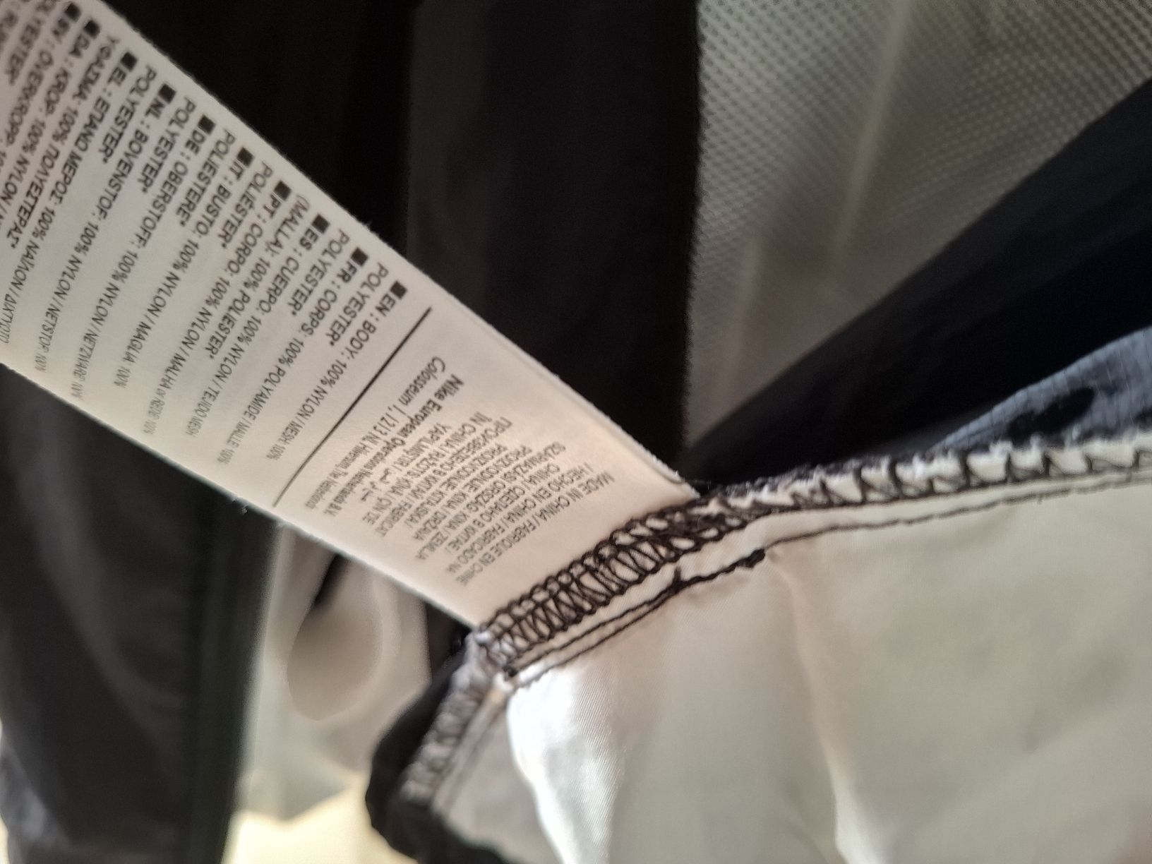 Nike Vestes: Nike Veste coupe-vent noire et blanche Taille M – D'occasion à Le Locle par sAm_2112 5