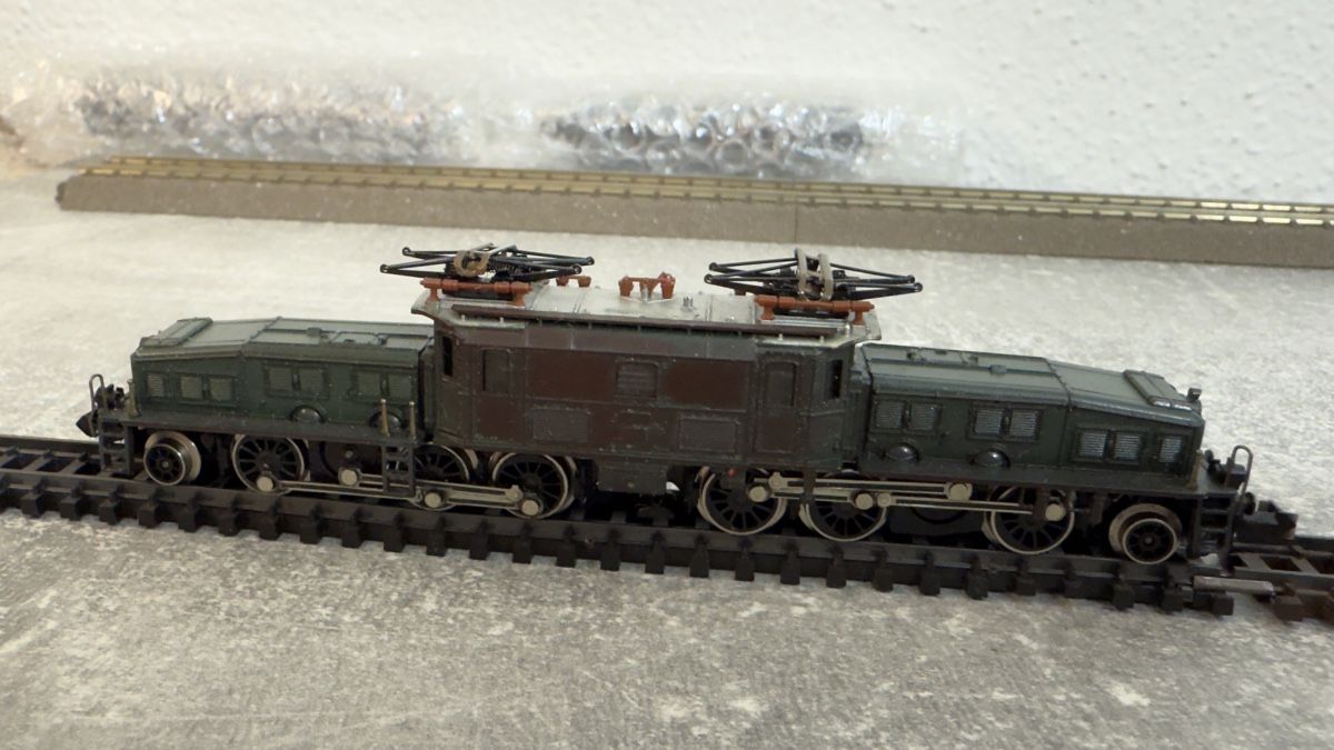 Trix Modellini di ferrovie: Minitrix E-lok Ce 6/8 III "Krokodil" Spur N – Usato da Schlieren venduto da rat_lq6b 3