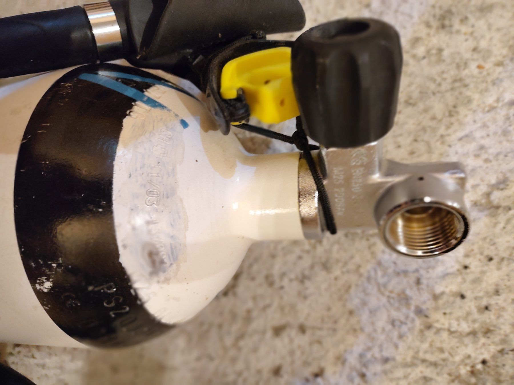 Bombole da sub: Stahlflasche 7l Sauerstoff inkl. Mares Atemregler – Usato da Zofingen venduto da ruxer 4
