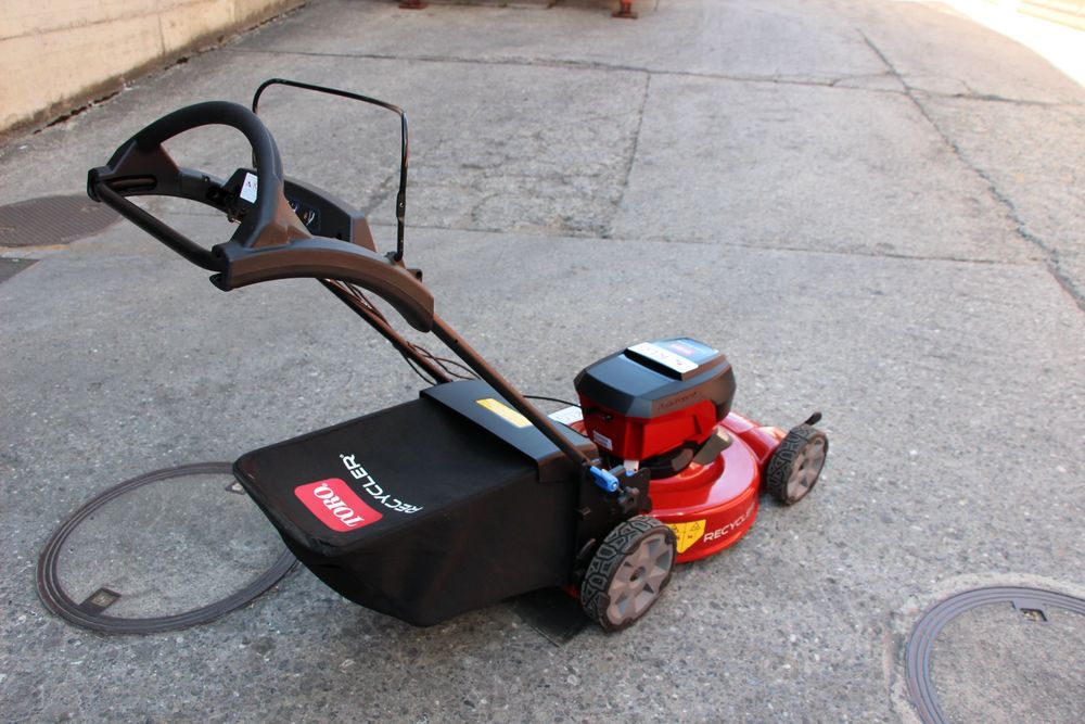 Toro AkkuRasenmäher 21864 Kaufen auf Ricardo