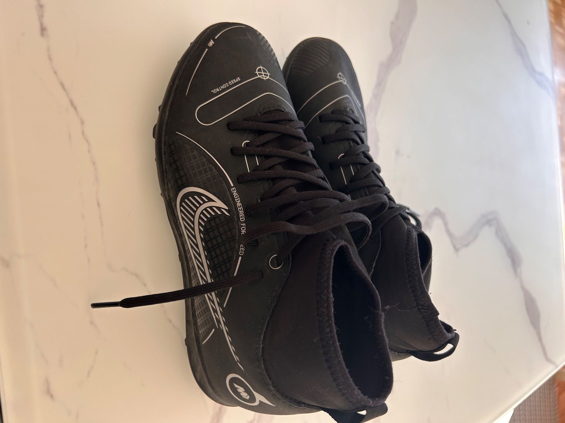 Nike Scarpe da uomo: Chaussures de football Nike – Usato da Sierre venduto da art_wqf9 5