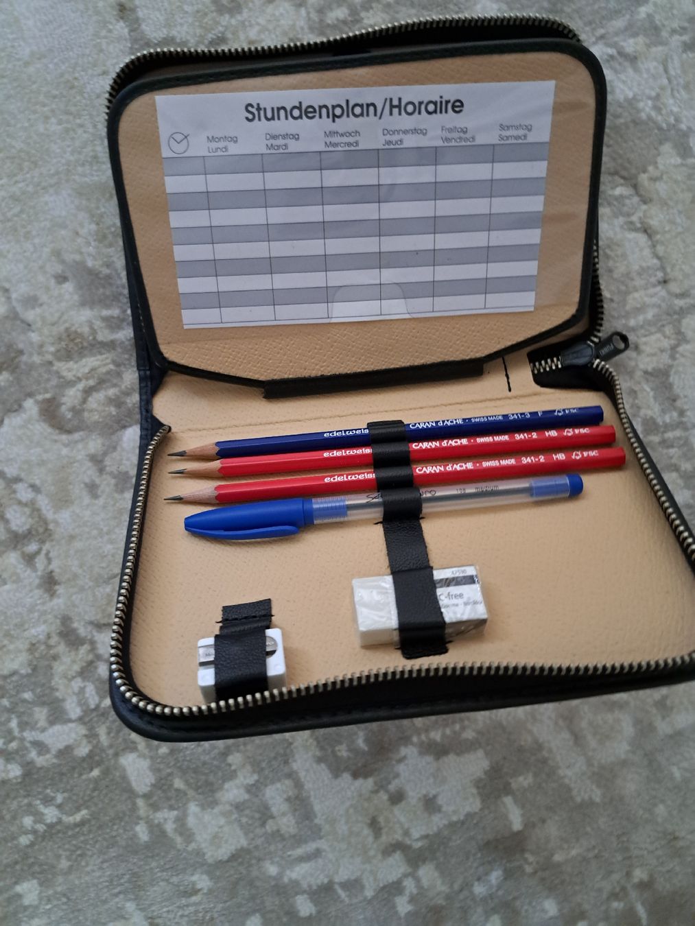 Schüler-Etuis: Etui mit Stiften und Stundenplan neu – Neu und originalverpackt aus Solothurn von mar_zmy8 2