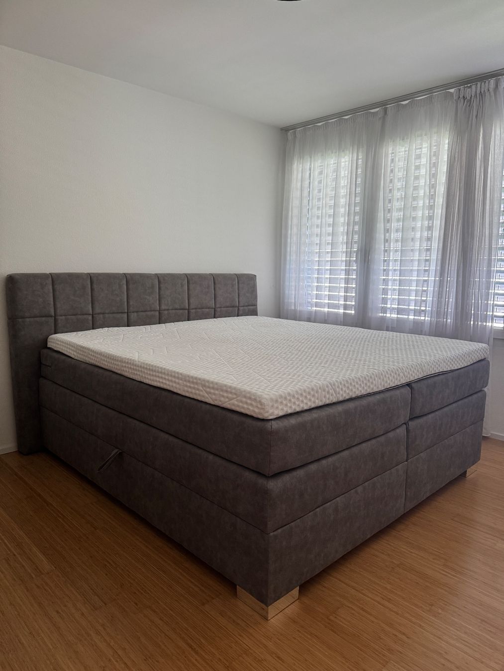 Letti: Boxspringbett 180x200 cm mit Bettkasten + Emma Topper (vb) – Usato da Bottmingen venduto da boj_g52c