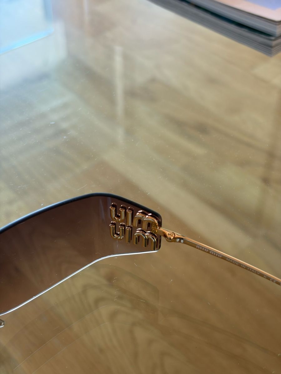 Miu Miu Occhiali & Lenti: miumiu sunglasses – Nuovo (secondo la descrizione) da Oberglatt ZH venduto da fashionista7 3