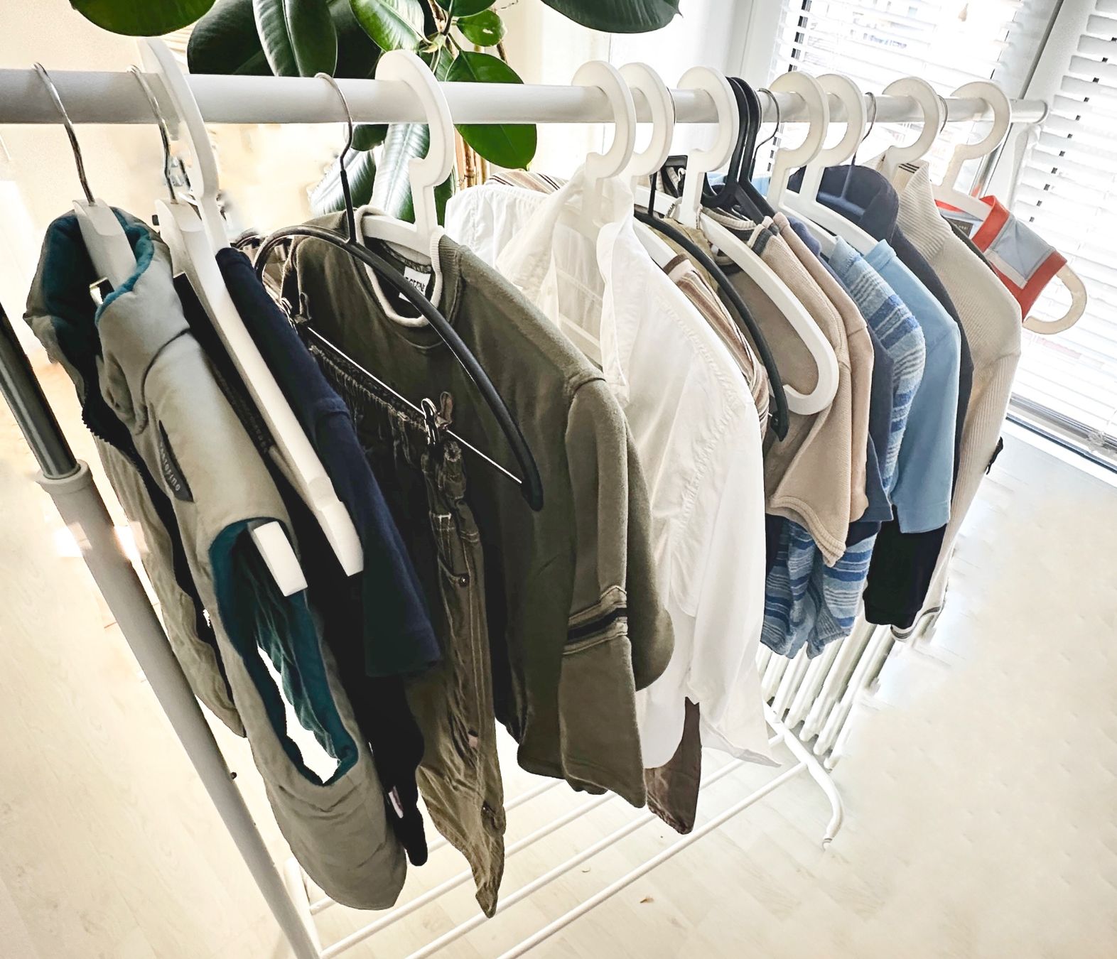 Lotti & Set di vestiti: Grosses Jungen Kleiderpaket, super qualitative Sets, 122/128 – Usato da Viganello venduto da Aoho 9