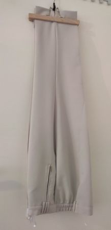 Damenhose Grösse 46 extra kurz. (Farbe Beige) Marke Berlin