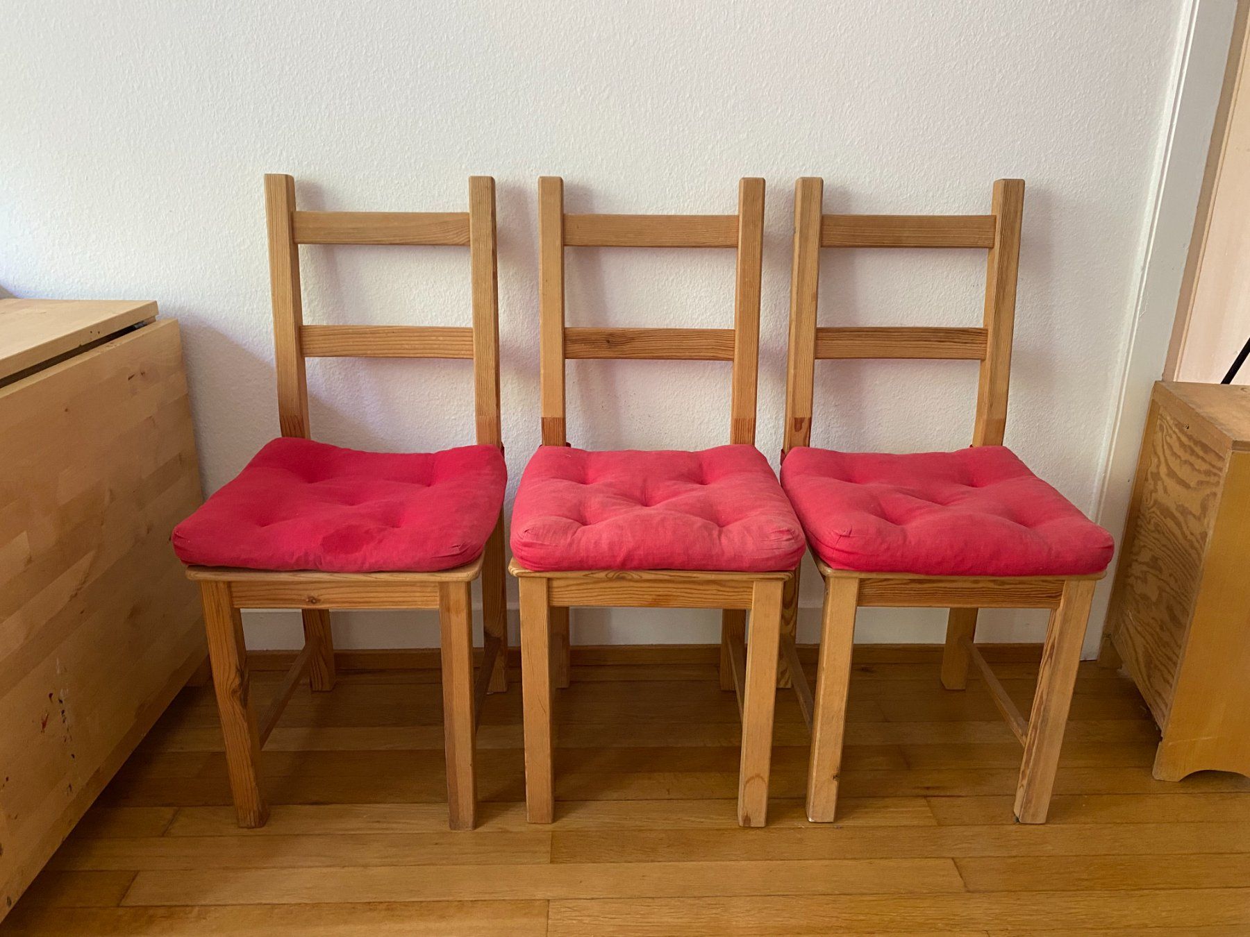 Ikea Chaises: 3 Stühle aus massiver Kiefer – D'occasion à Basel par jeb_c2vd 3