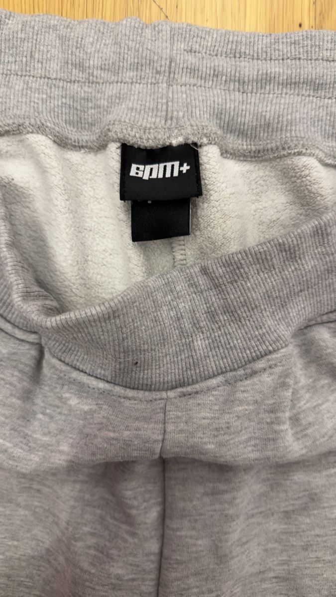 6PM Pantaloni: 6PM Trainerhose grau – Usato da Basel venduto da nicolasschneeberger 3