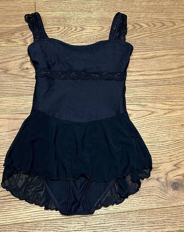 Scarpe, pantaloni & magliette da ginnastica: Ballett-Body Grösse S – Usato da Rümlang venduto da VioletteGiraffe