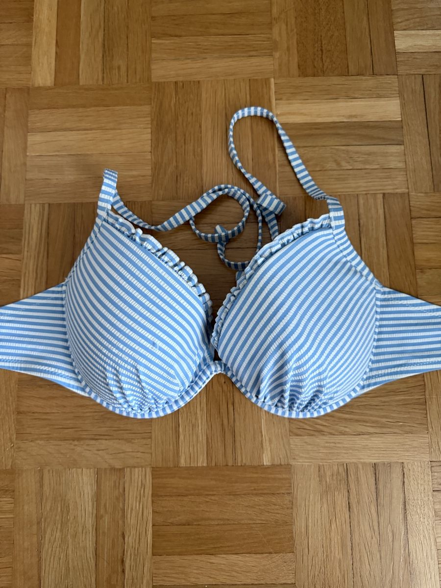 H&M Badekleider & Bikinis: H&M Bikinioberteil blau-weiss – Gebraucht aus Binningen von zoemaya