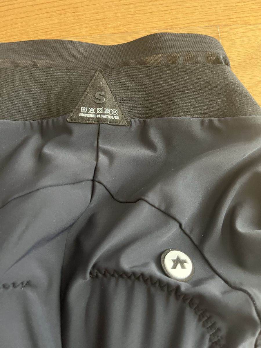 Assos Pantaloni: Velohose Assos schwarz Grösse S – Usato da Frauenfeld venduto da heyLani 3
