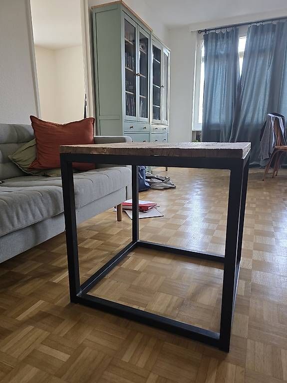 Comodini: Table à café sympathique – Usato da Genève venduto da Rogue_God 2