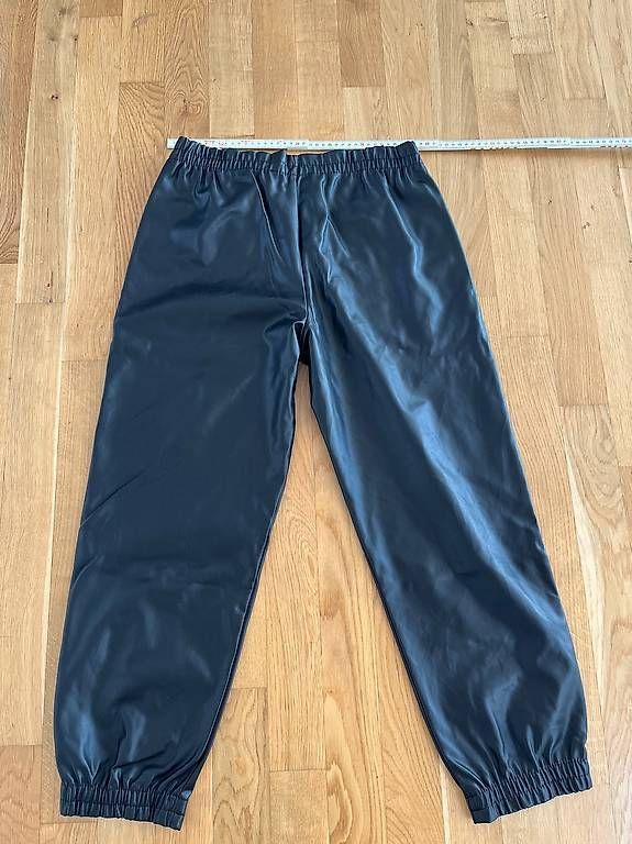 Pantaloni: Kunstlederhose, M, Zara – Usato da Breitenbach venduto da ani_tc2l