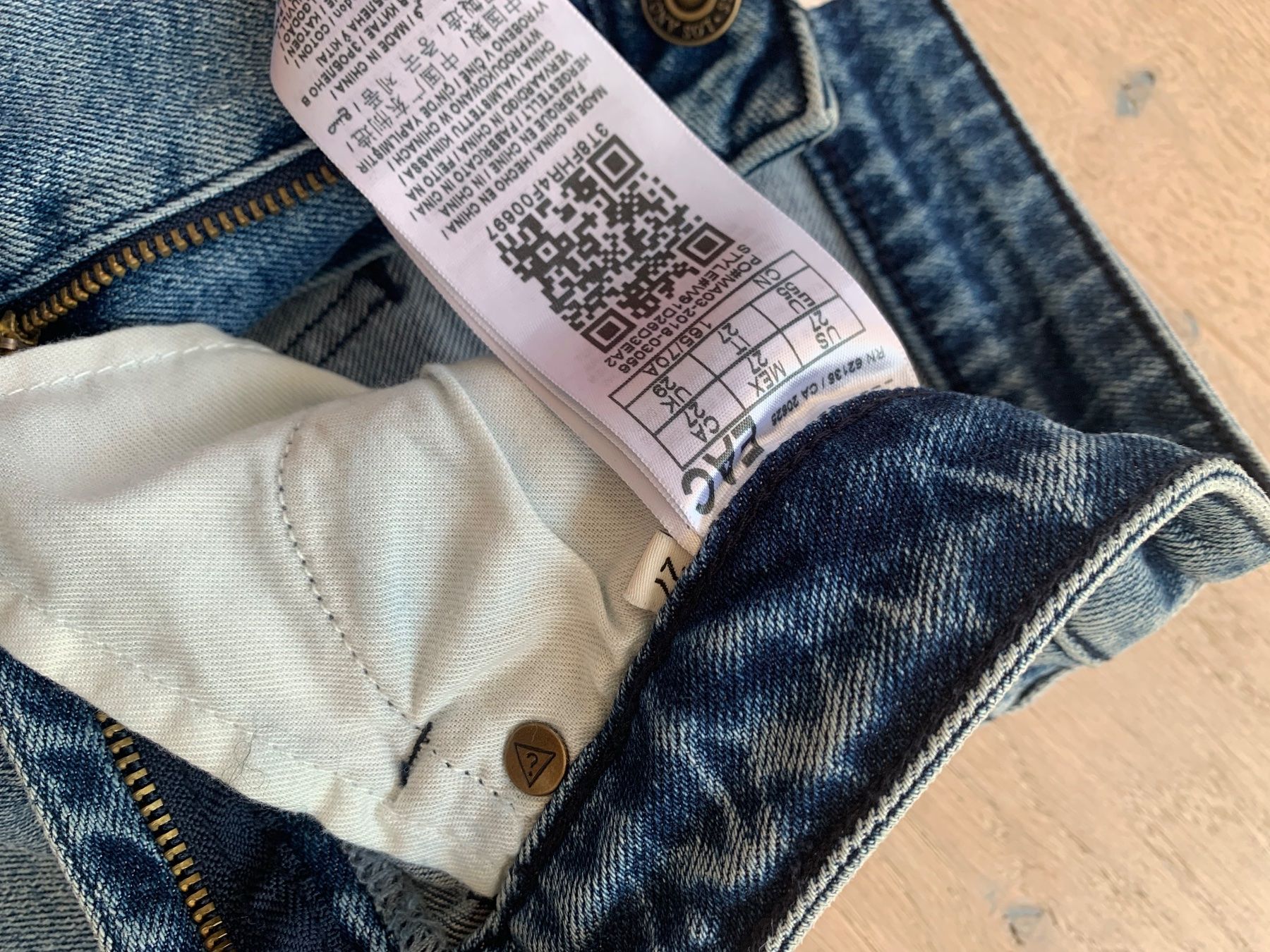 Guess Pantaloni: Neu Schorts von Guess gr 27 – Nuovo (secondo la descrizione) da Nuglar venduto da Korsika2 2