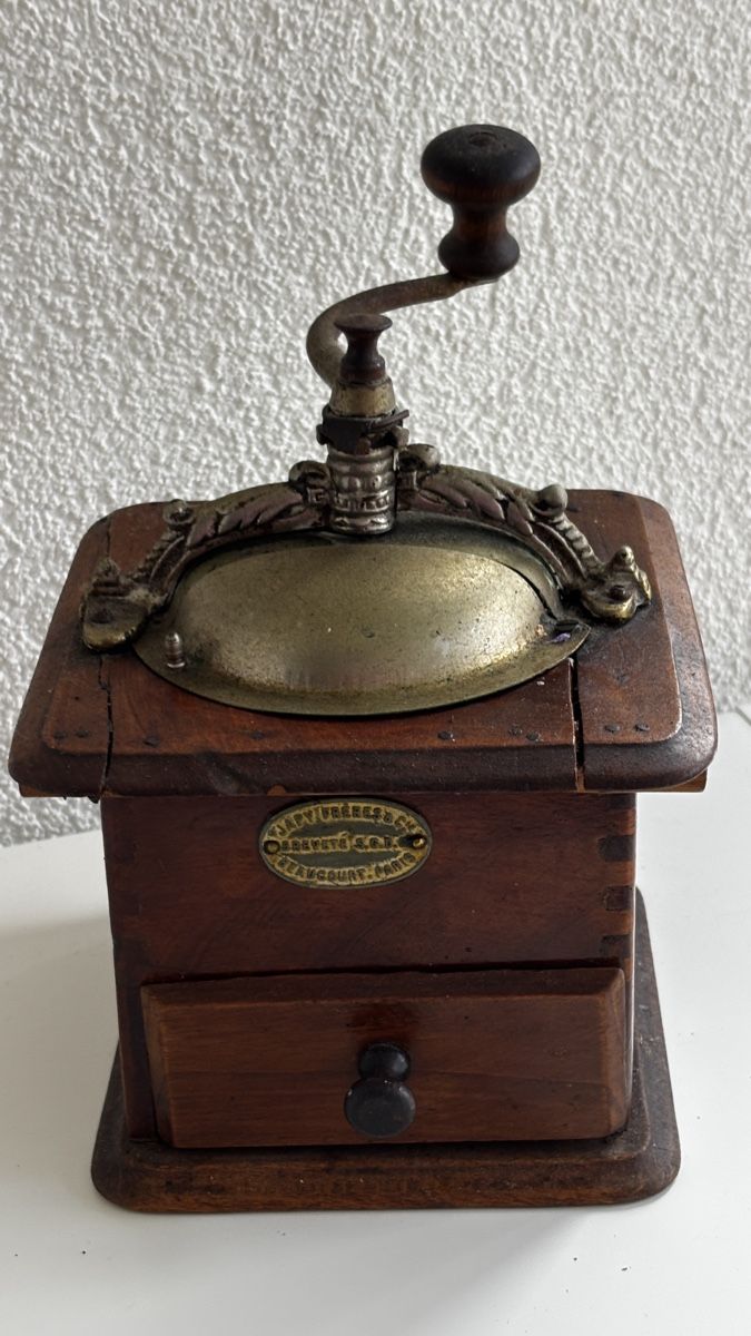 Elettrodomestici da cucina: Antike Kaffeemühle, Holz -JAPY FRERES – Usato da Basel venduto da NellyBotti