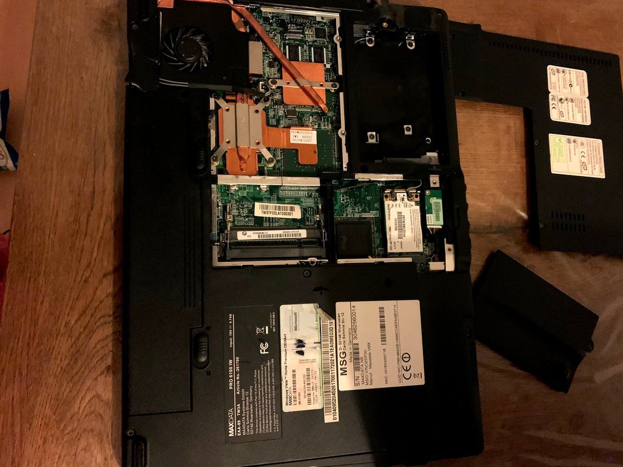Notebook: MAXDATA Model: PR06100IW. Laptop startet nicht. Für Teile. – Usato da Emmen venduto da newdeal1970
