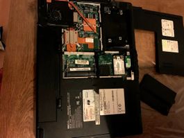 MAXDATA Model: PR06100IW. Laptop startet nicht. Für Teile.