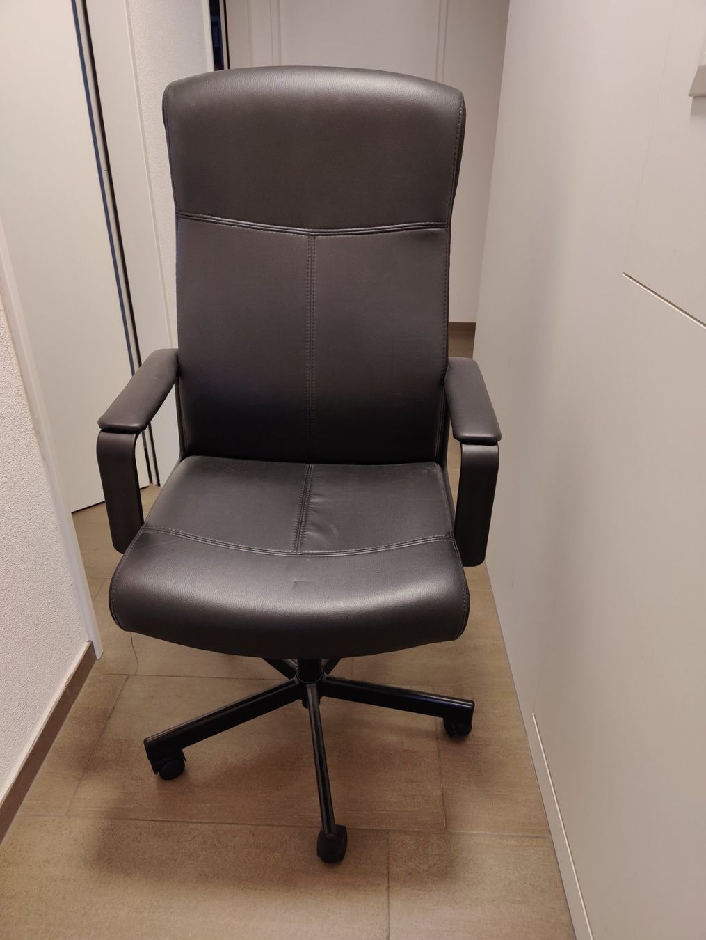 Ikea Chaises: Bürostuhl IKEA Millberget – D'occasion à Rafz par adrenalynn 1