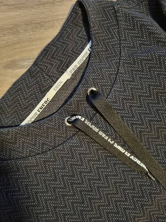 Cecil Lotti di vestiti: Pulli's Grösse XXL CECIL 46/48 Kleiderpaket – Usato da Einsiedeln venduto da Fluh05 1