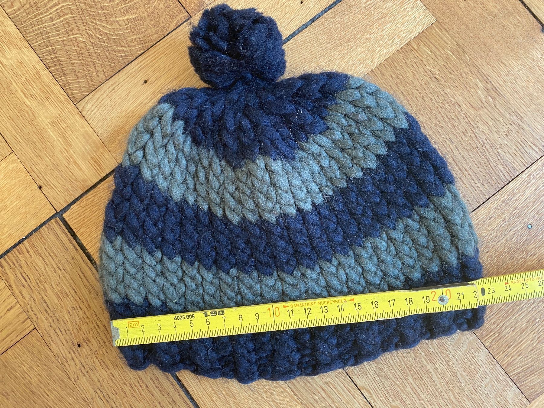 Copricapi, berretti & cappellini: Strickmütze / Beanie aus Wolle, gestreift – Usato da Zürich venduto da triangular 2