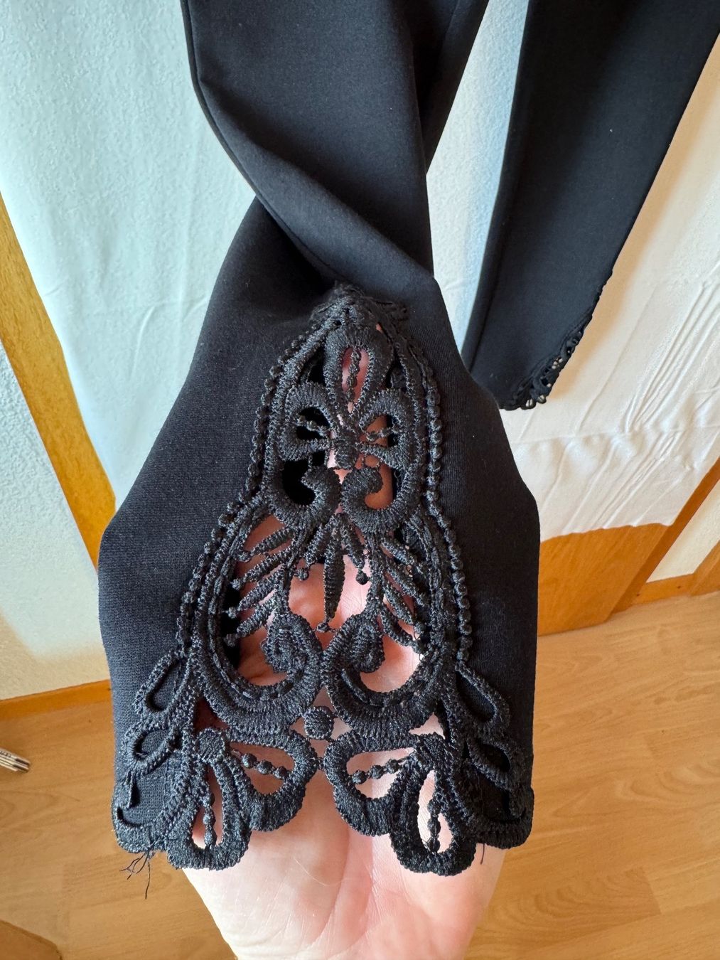 Pantaloni: Ausgefallene Hose von Test Gr. 38 – Usato da Grosswangen venduto da second_hand_dress 1
