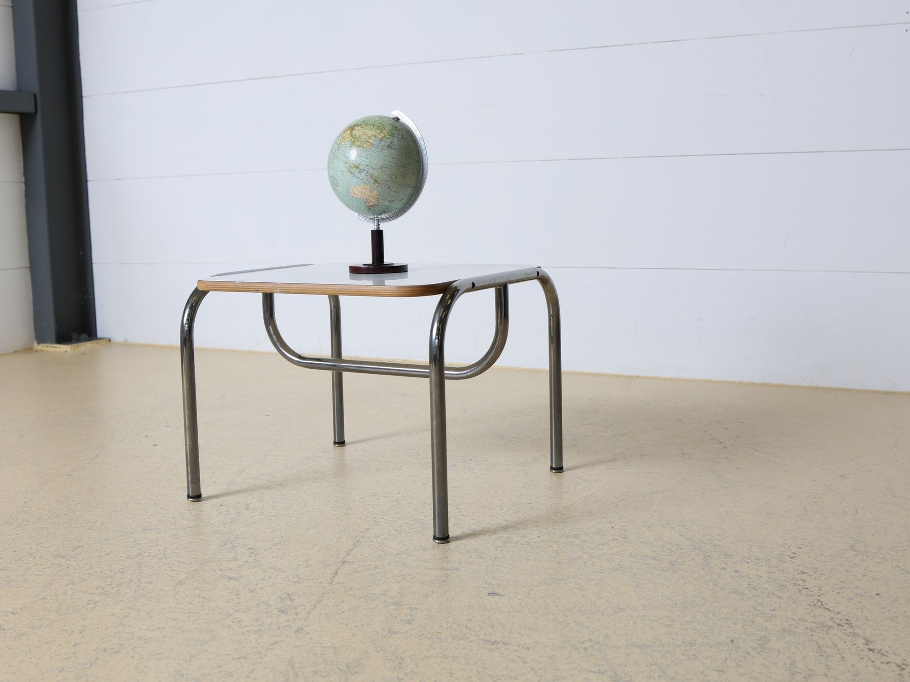 Dietiker Tables: Marc Eichenberger Beistelltisch | Weiss Chrom – D'occasion à Meinisberg par atelier_TILIJA 3