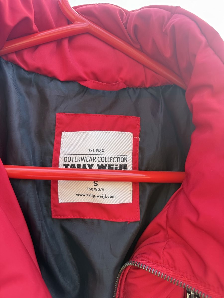 Giacche: Veste rouge femme – Usato da Bevaix venduto da jpfund 2